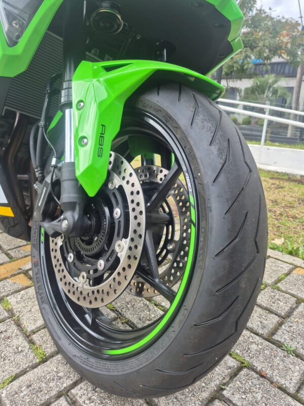 KAWASAKI NINJA ZX-4R 2025 - Imagem 14